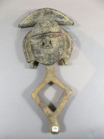 Figure de reliquaire. Ame de bois plaquée...