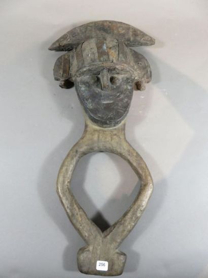 Figure de reliquaire. Ame de bois plaquée...