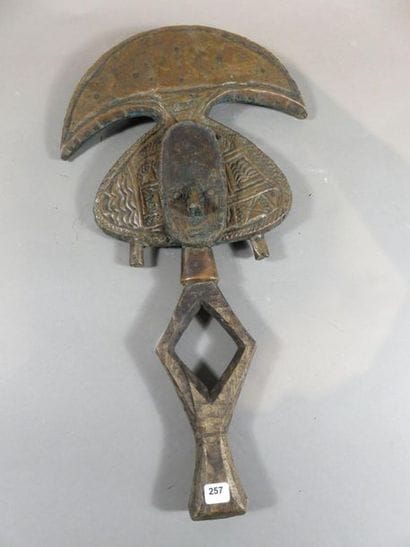 Figure de reliquaire. Ame de bois plaquée...