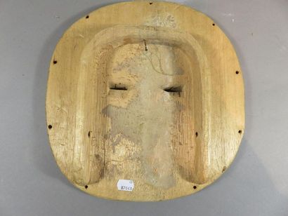 Masque facial de forme circulaire, il est...