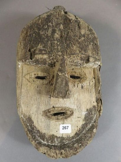 Masque facial de forme ovale. Les yeux et...