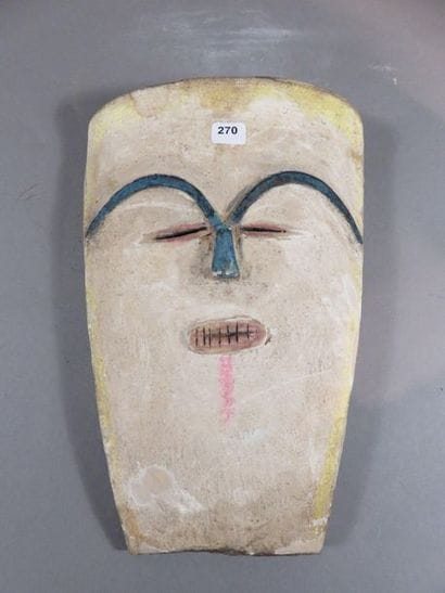 Masque facial de forme rectangulaire. Les...