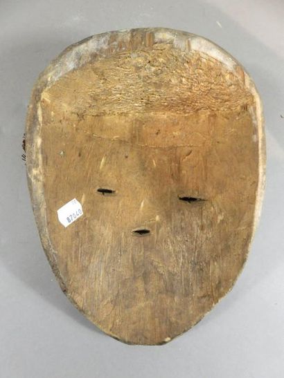 Masque facial de forme ovale. Les yeux et...