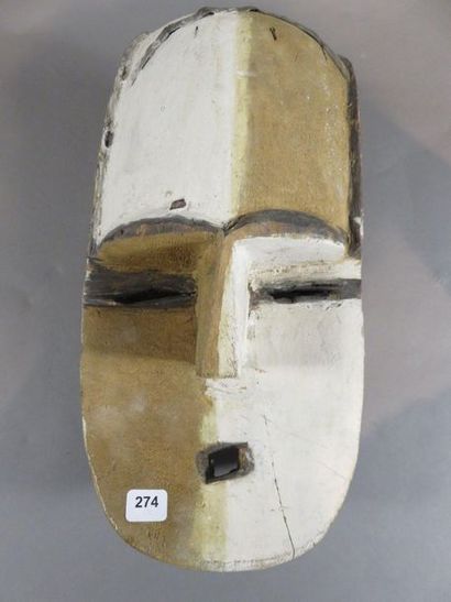 Masque facial de forme ovale caractérisé...