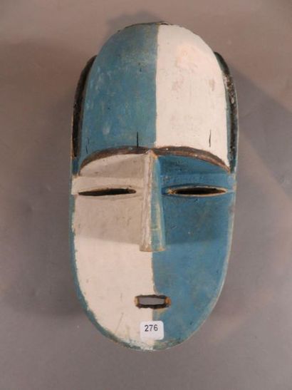 Masque facial de forme ovale caractérisé...