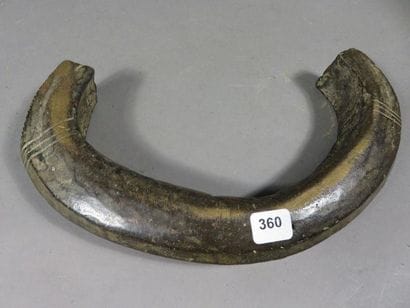 Torque. Bronze. Longueur : 25 cm. Gabon,...
