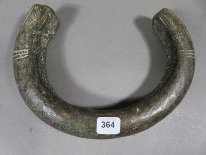Torque. Bronze. Longueur : 20 cm. Gabon,...