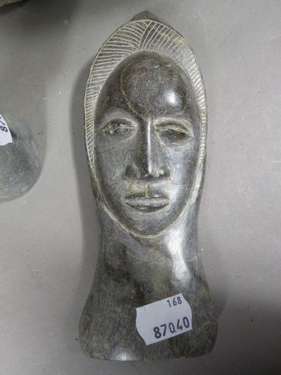 Lot de sept têtes trophées. Pierre, Hauteur...