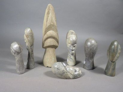 Lot de sept têtes trophées. Pierre, Hauteur...