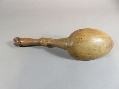 Cuillère. Le cuilleron est surmonté d’un...