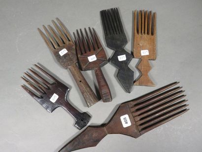 Lot de six peignes. Bois à patine d’usage,...