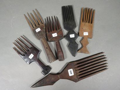 Lot de six peignes. Bois à patine d’usage,...
