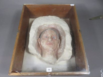 Partie supérieure d’une stèle sculptée en...