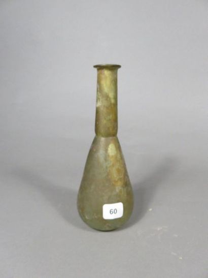 Balsamaire à panse piriforme. Verre. Hauteur :...