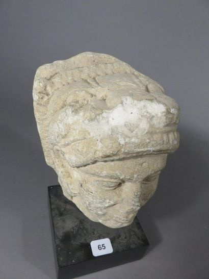 Tête provenant d’une statue représentant...