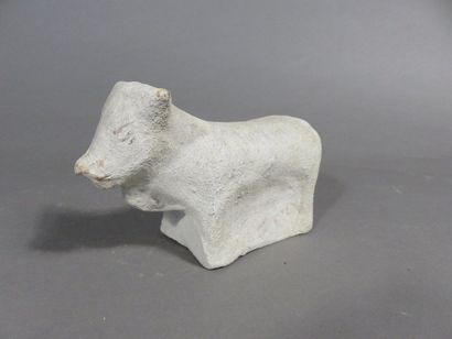 Statuette représentant un bovidé. Terre cuite Longueur ;...