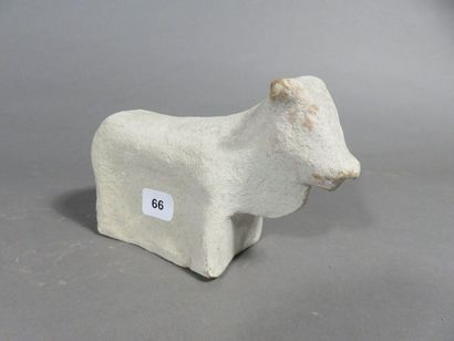 Statuette représentant un bovidé. Terre cuite Longueur ;...