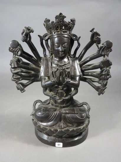 Statuette de boddhisatva à vingt-quatre bras,...