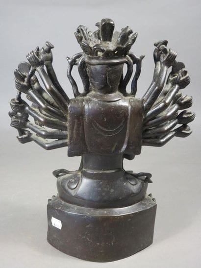 Statuette de boddhisatva à vingt-quatre bras,...