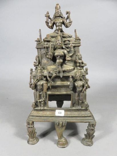 Autel à trois étages surmonté de Shiva, de...