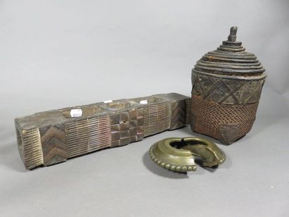 Lot : un ensemble de 12 paniers gigogne indonésien...