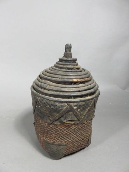 Lot : un ensemble de 12 paniers gigogne indonésien...
