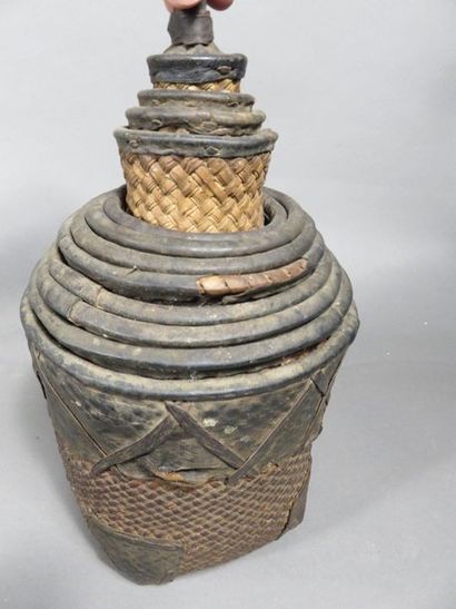 Lot : un ensemble de 12 paniers gigogne indonésien...