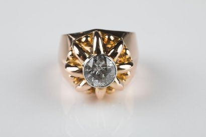 Bague chevalière en or jaune et platine ornée...