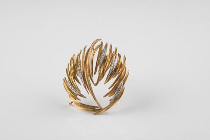 MELLERIO 

Broche en or jaune et platine...