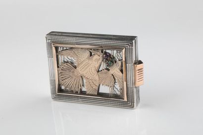 BOUCHERON 

Poudrier de forme rectangulaire...