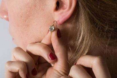 Paire de boucles d’oreilles en or jaune ornée...