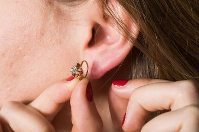 Paire de boucles d’oreilles dormeuses en...