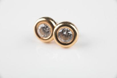 Paire de boucles d'oreilles en or jaune ornée...