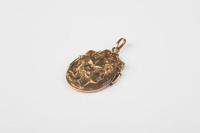 Pendentif médaillon au profil de femme dans...