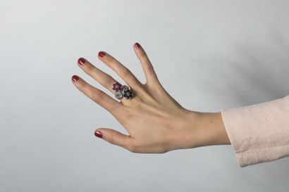 Importante bague toi et moi en or gris ornée...