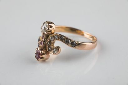 Bague en or jaune ornée d’un rubis et d’un...