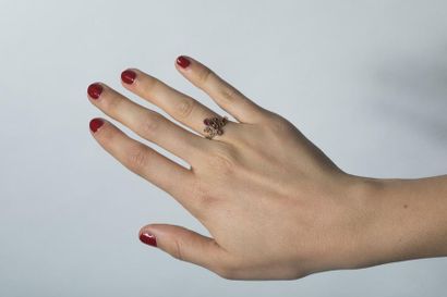 Bague en or jaune ornée d’un rubis et d’un...