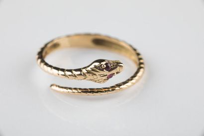 Bague en or jaune représentant un serpent,...