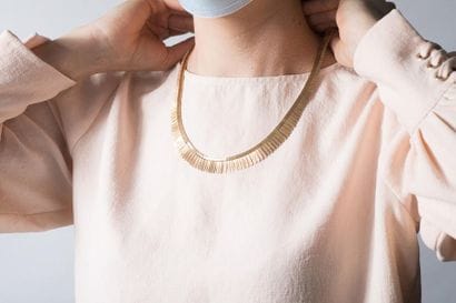 Collier en or jaune au décor de palmettes...