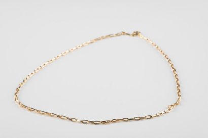 Collier en jaune maille allongée légèrement...