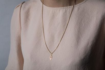 Chaine en or jaune maille forçat limée accompagnée...