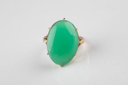Bague en or jaune serti d’un cabochon probablement...