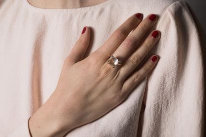 Bague en or jaune ornée d’une citrine taille...