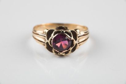Bague en or jaune au décor floral ajouré...