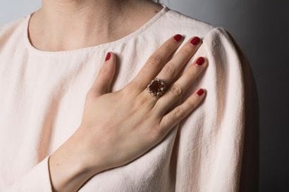 Bague en or jaune et platine ornée en son...