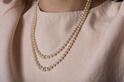 Collier composé d'un double rangs de perles...