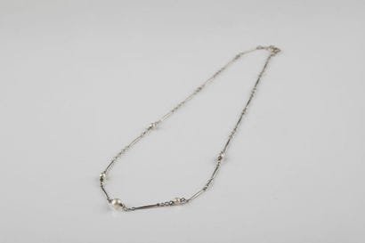 Collier en or gris, maille forçat et bâton...