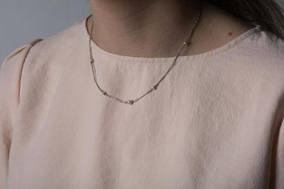 Collier en or gris, maille forçat et bâton...