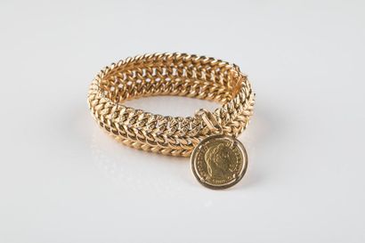 Bracelet en or jaune maille sorcière agrémenté...