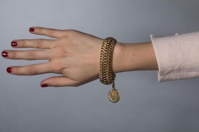 Bracelet en or jaune maille sorcière agrémenté...